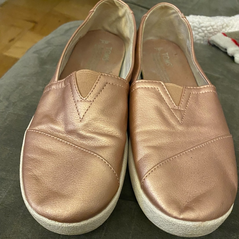 TOMS Rose Gold Avalon Slip On Sneakers - Size 6